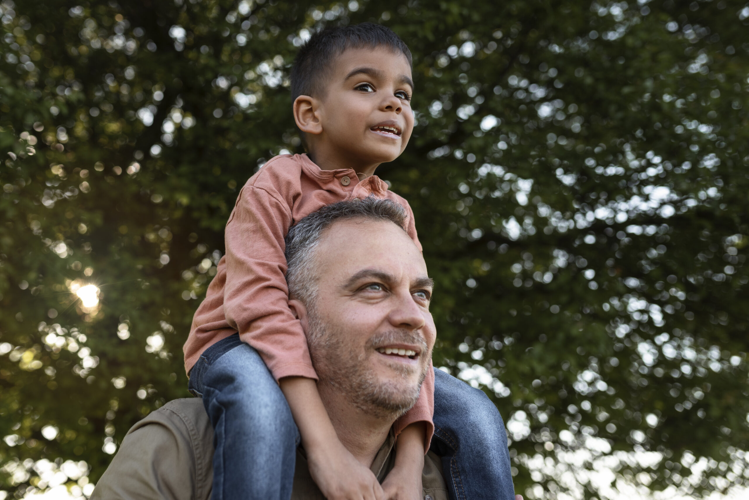 Meu filho nasceu no exterior, tem como alterar o sobrenome dele?